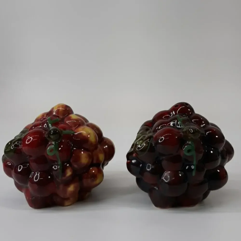 Vintage Salt & Pepper Shaker Set GRAPE Bunches